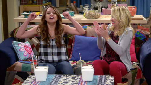 Young & Hungry 2×13
