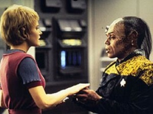 Star Trek: Voyager 2×24