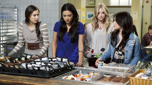 Pretty Little Liars 2×2